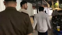 Cowok yang membintangi sinetron 7 Manusia Harimau itu terancam hukuman yang lebih berat karena kini diduga terlibat sebagai pengedar.  Foto: dok. Istimewa Tangkapan Layar