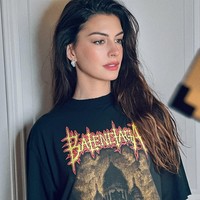 Penampilan Anne di acara tersebut langsung ramai dibicarakan di media sosial, menjadikannya salah satu momen fashion paling menonjol di Paris Fashion Week tahun ini. Foto: Instagram/@annehathaway