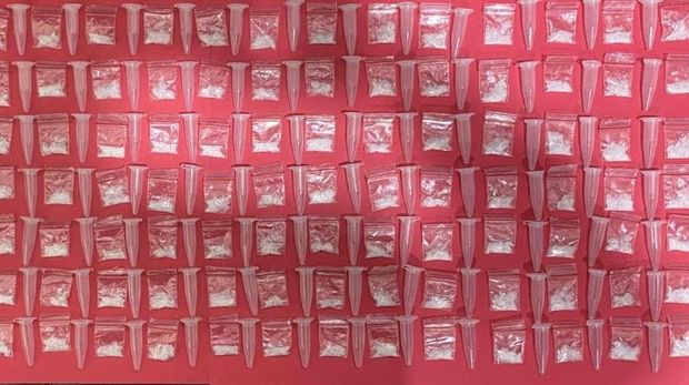 Barang bukti narkoba jenis sabu dan tembakau sintetis yang diamankan dari tangan pengedar berinisial FP, Kamis (9/10/2025).