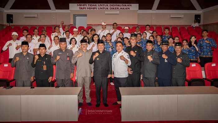 Bupati Bangli Lantik 4 Pejabat Tinggi Pratama & Serahkan 18 SK ASN