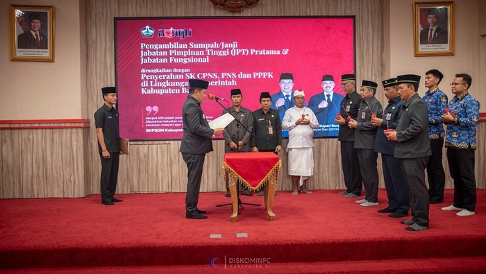 Bupati Bangli Lantik 4 Pejabat Tinggi Pratama & Serahkan 18 SK ASN
