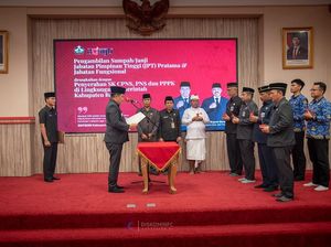 Bupati Bangli Lantik 4 Pejabat Tinggi Pratama & Serahkan 18 SK ASN