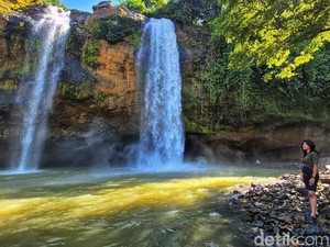 Di Air Terjun Ini Ada Batu Purba yang Menjaga Laut Selatan