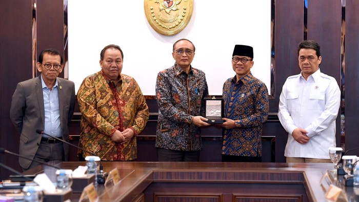 Datangi MA, Mendes Cari Solusi Hukum soal 3 Desa yang Masuk Kawasan Hutan