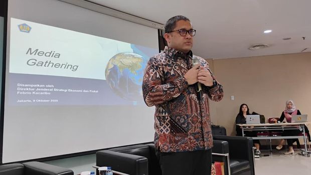 Direktur Jenderal Direktorat Jenderal Strategi Ekonomi dan Fiskal (DJSEF), Kementerian Keuangan Febrio N. Kacaribu. (CNBC Indonesia/Arrijal Rachman)