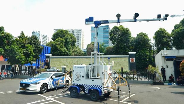 Dirgakkum Korlantas Polri Brigjen Faizal menjelaskan sistem ETLE Portable