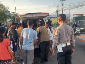 Pemotor Tewas Terserempet Truk Tronton di Tabanan