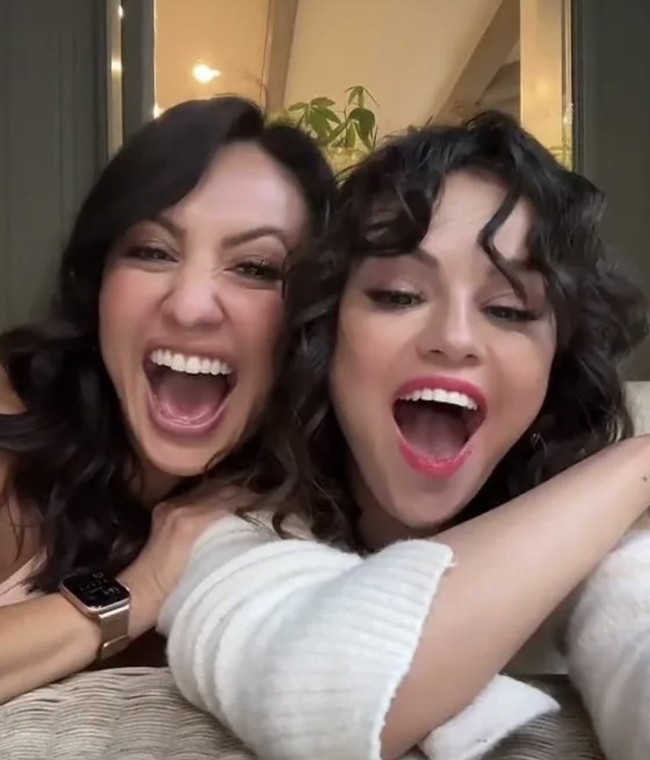 Dalam dokumenter Dear… di Apple TV+, Selena Gomez mengungkapkan rasa terima kasihnya kepada Raisa. “Saya tidak akan pernah bisa membalas budi seseorang seperti Francia. Keputusan untuk mendonorkan ginjalnya tanpa berpikir dua kali sungguh hal yang luar biasa,” kata Gomez.  Foto: dok. Instagram