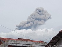 Gunung Marapi Meletus, Lontarkan Abu Vulkanik 300 Meter