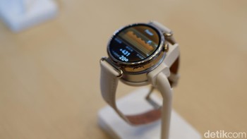 Dilengkapi sistem TruSense, GT 6 Series menawarkan pemantauan kesehatan seperti ECG (khusus GT 6 Pro), Pulse-Wave Arrhythmia Analysis, dan TruSleep untuk kualitas tidur. Fitur Smart Stay-Fit Plan dan Mindful Meditation membantu menjaga kebugaran dan kesehatan mental pengguna. Foto: Adi Fida Rahman/detikINET