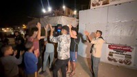 Meski disambut sukacita, sebagian pihak masih meragukan keberlanjutan proses perdamaian tersebut. Video Obtained by REUTERS