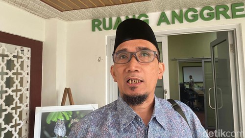 Kepala Dinas Energi dan Sumber Daya Mineral (ESDM) NTB Samsudin. (Foto: Ahmad Viqi/detikBali)