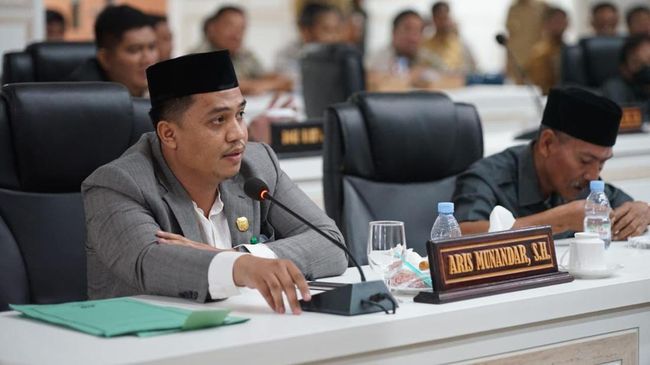 DPRD Palopo Sesalkan Siswa