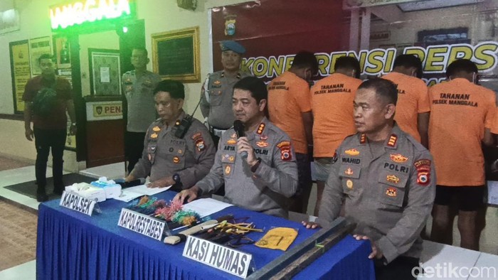 Kapolrestabes Makassar Kombes Arya Perdana saat merilis kasus geng motor di Makassar.