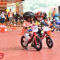 Imut dan Ngebut! Lincahnya Anak-Anak ini Balapan Sepeda Tanpa Pedal