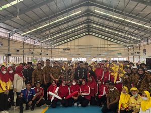 Kunjungi Pabrik Sampoerna di Blitar, Sarmuji Semangati Para Pekerja Rokok