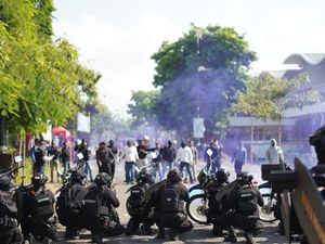 Polda Bali Berlatih Pengamanan Demonstrasi, Libatkan Ratusan Personel