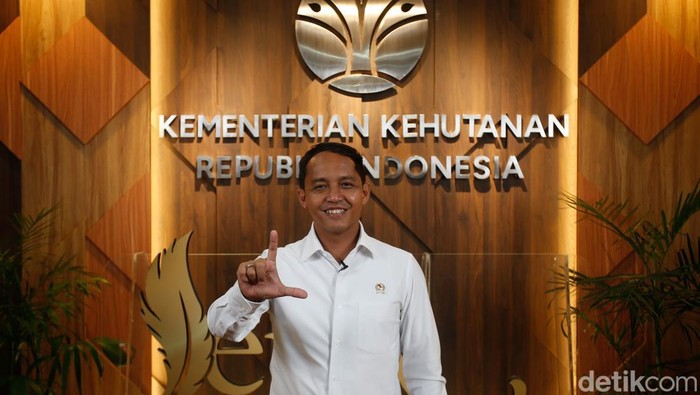 Menteri Kehutanan Raja Juli Antoni