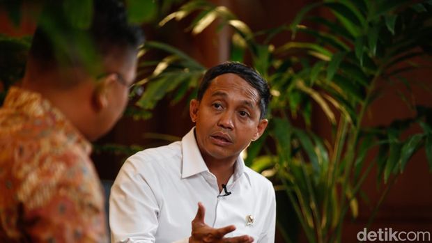 Menteri Kehutanan Raja Juli Antoni