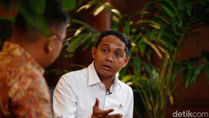 Menteri Kehutanan Raja Juli Antoni