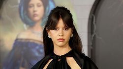 Mia Goth Si Monster di Dunia Frankenstein