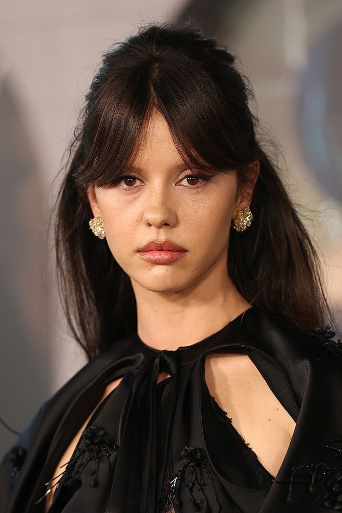LOS ANGELES, CALIFORNIA - OCTOBER 06: Mia Goth attends Netflix's 