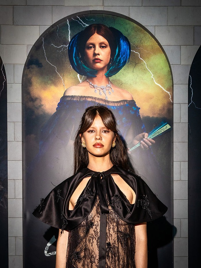 LOS ANGELES, CALIFORNIA - OCTOBER 06: Mia Goth attends Netflix's 