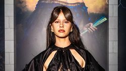 Mia Goth Si Monster di Dunia Frankenstein