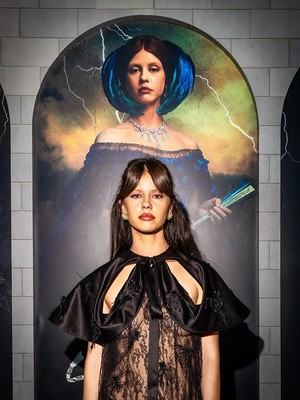 Mia Goth Si Monster di Dunia Frankenstein