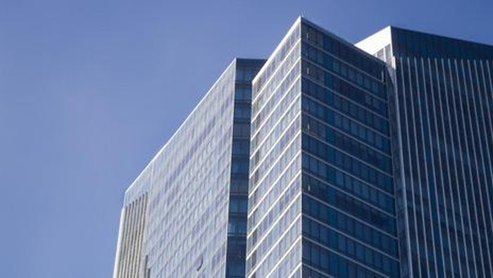 Millennium Tower, sebuah gedung pencakar langit yang miring di AS.