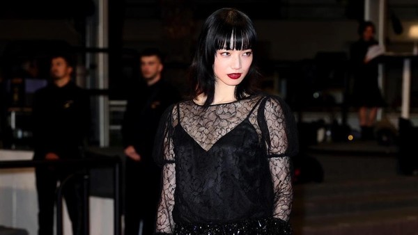 Aktris Jepang Ini Curi Atensi di Show Chanel, Disebut Saingi Jennie BLACKPINK