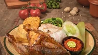 Nasi Tempong Biwka di Pluit Village juga bisa dikunjungi. Restorannya cukup mewah dan sangat nyaman untuk makan siang. Sajian nasi tempong dengan lauk bebek goreng yang pedasnya menyengat bisa dipesan dengan harga Rp 45.000-an. Foto: Google Review