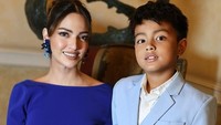 Masakan Nia Ramadhani enak loh kata anak-anaknya. Iya apa pun yang aku buat kata mereka enak banget. Suka bikin kebab iya, tuturnya. (Foto: dok Instagram ramadhaniabakrie)