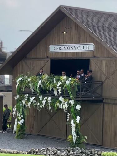 Inspirasi dekorasi pernikahan gen z dengan tema American Style.