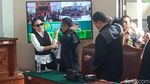 Nikita Mirzani Tetap Tertawa Hadapi Tuntutan Berat Lawan Reza Gladys