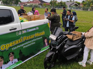 Gubernur Abdul Wahid Kendalikan Inflasi Lewat Operasi Pasar Murah di Riau