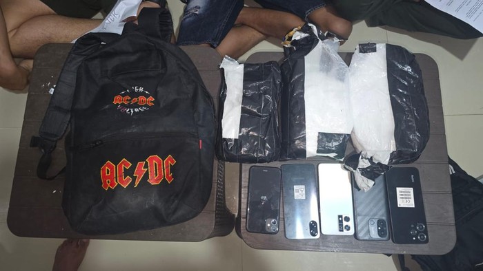 Polisi menggagalkan penyelundupan 3 kilogram narkotika jenis sabu di Bandara Mutiara Sis Al-Jufri Kota Palu, Sulawesi Tengah (Sulteng).