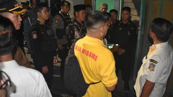 Patroli di eks lokalisasi Moroseneng Surabaya