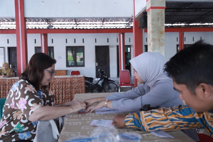 Pemkab Jember Salurkan Insentif untuk Guru Agama Non-Muslim