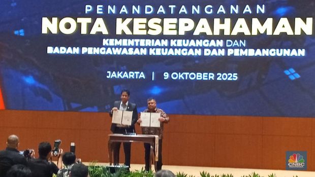 Penandatanganan nota kesepahaman dan perjanjian kerja sama antara Kementerian Keuangan dan Direktorat Jendral Pajak di Jakrta, Kamis (9/10/2025). (CNBC Indonesia/Robertus Andrianto)