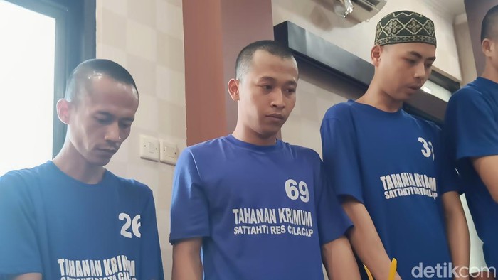 Rilis kasus pencurian dengan bobol sekolah di Polresta Cilacap, Kamis (9/10/2025).