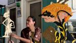 Potret Pemuda Surabaya yang Lestarikan Wayang Kulit
