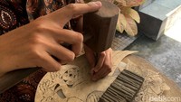 Seiring waktu, ia mulai memahami filosofi dan karakter wayang Jawa Timuran yang berbeda dengan gaya Solo.