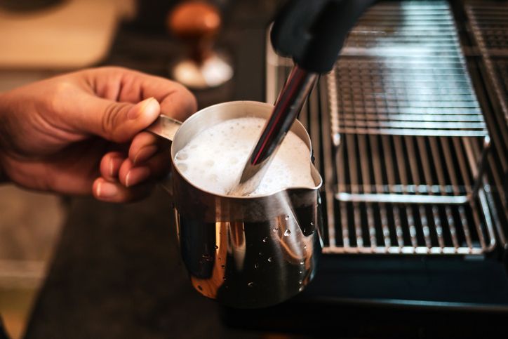 Jangan Salah Lagi, Ini Bedanya 5 Racikan Kopi Susu Populer di Kafe