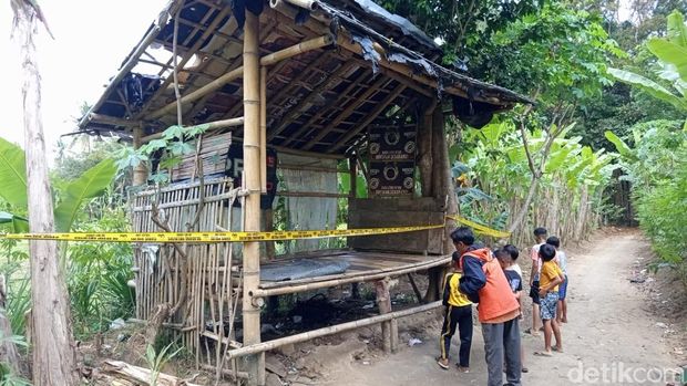 Gubuk yang berada di Dusun Gedongan Kidul, Desa Bondowoso, Kecamatan Mertoyudan, Kabupaten Magelang diduga untuk pesta miras oplosan, Kamis (9/10/2025).