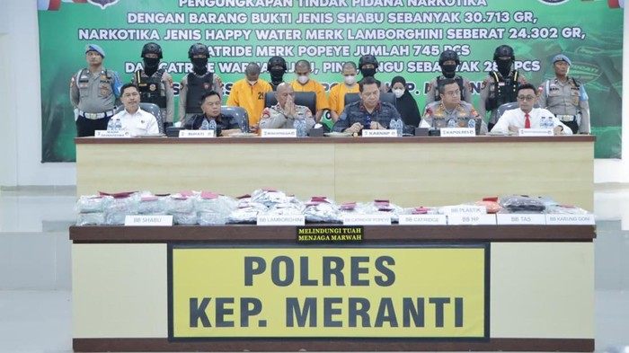 Polres Kepulauan Meranti membongkar jaringan narkoba internasional dan menyita 30 kilogram sabu.