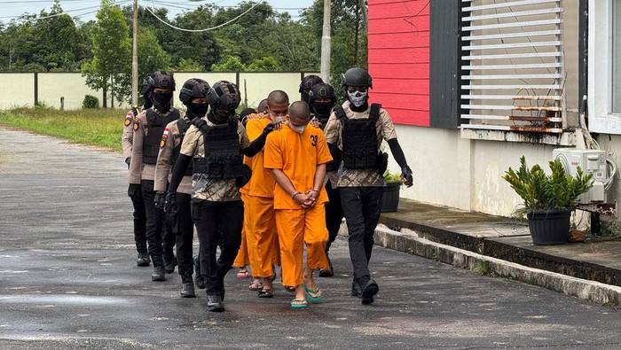 Polres Kepulauan Meranti menangkap 4 tersangka jaringan internasional narkoba dan menyita 30 kilogram sabu serta 24,3 kilogram Happy Water