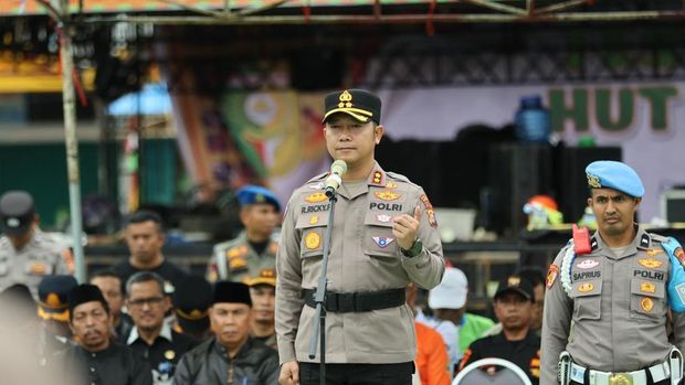 Polres Kuansing menggelar ratusan personel untuk mengamankan Pacu Jalur dalam rangka HUT ke-26 Kabupaten Kuantan Singingi.