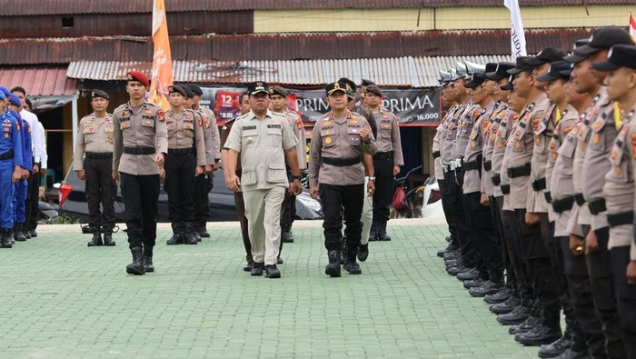 Polres Kuansing menggelar ratusan personel untuk mengamankan Pacu Jalur dalam rangka HUT ke-26 Kabupaten Kuantan Singingi.