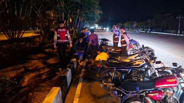 Polres Rokan Hulu menggelar patroli Tim Raga, Rabu (8/10/2025) untuk memastikan keamanan warga.